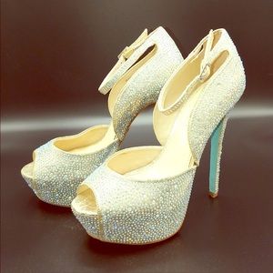 Betsy Johnson SB KISS